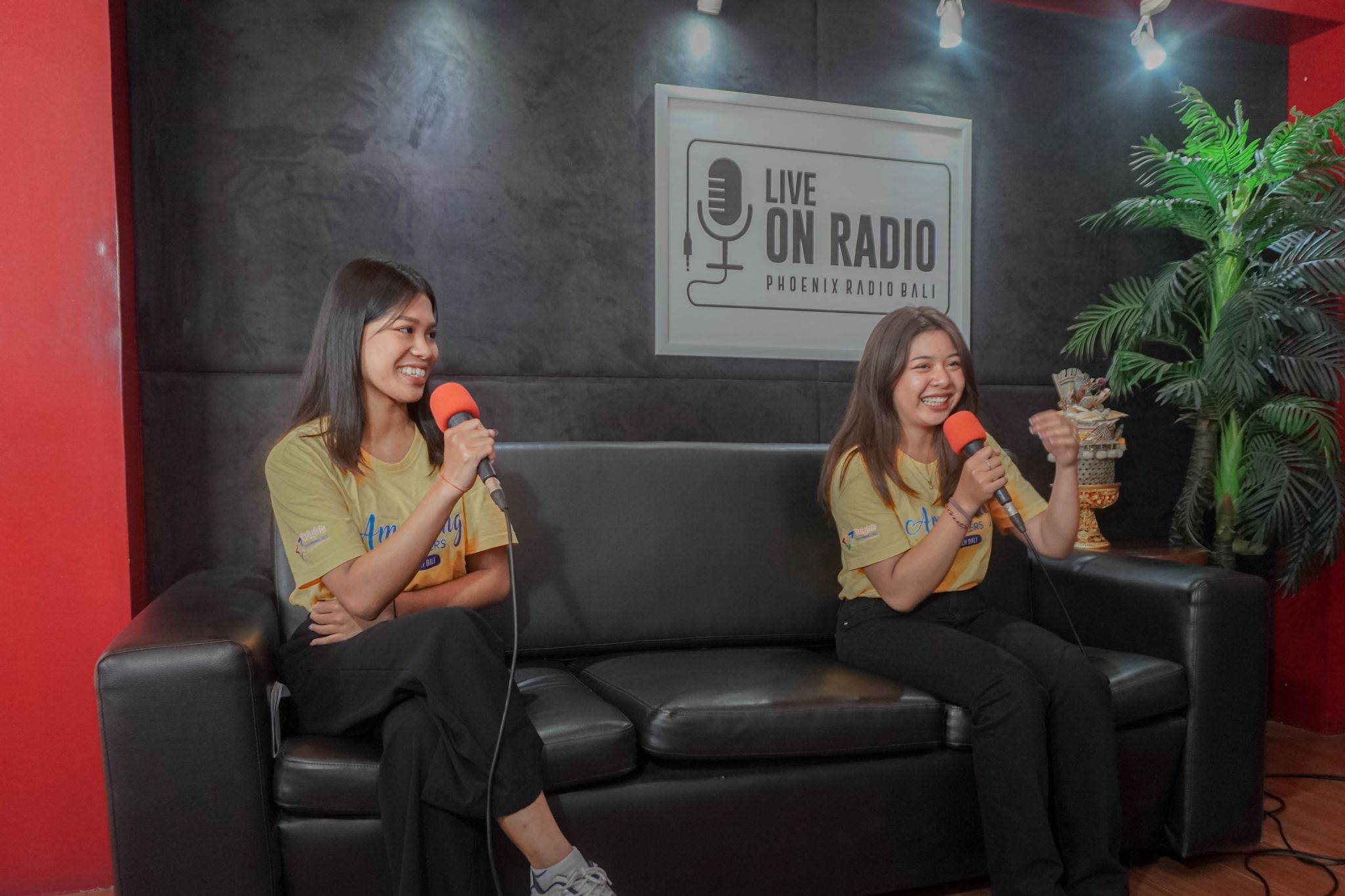 Keseruan live talkshow hari ini di Radio Phoenix 91.00 FM Bali.