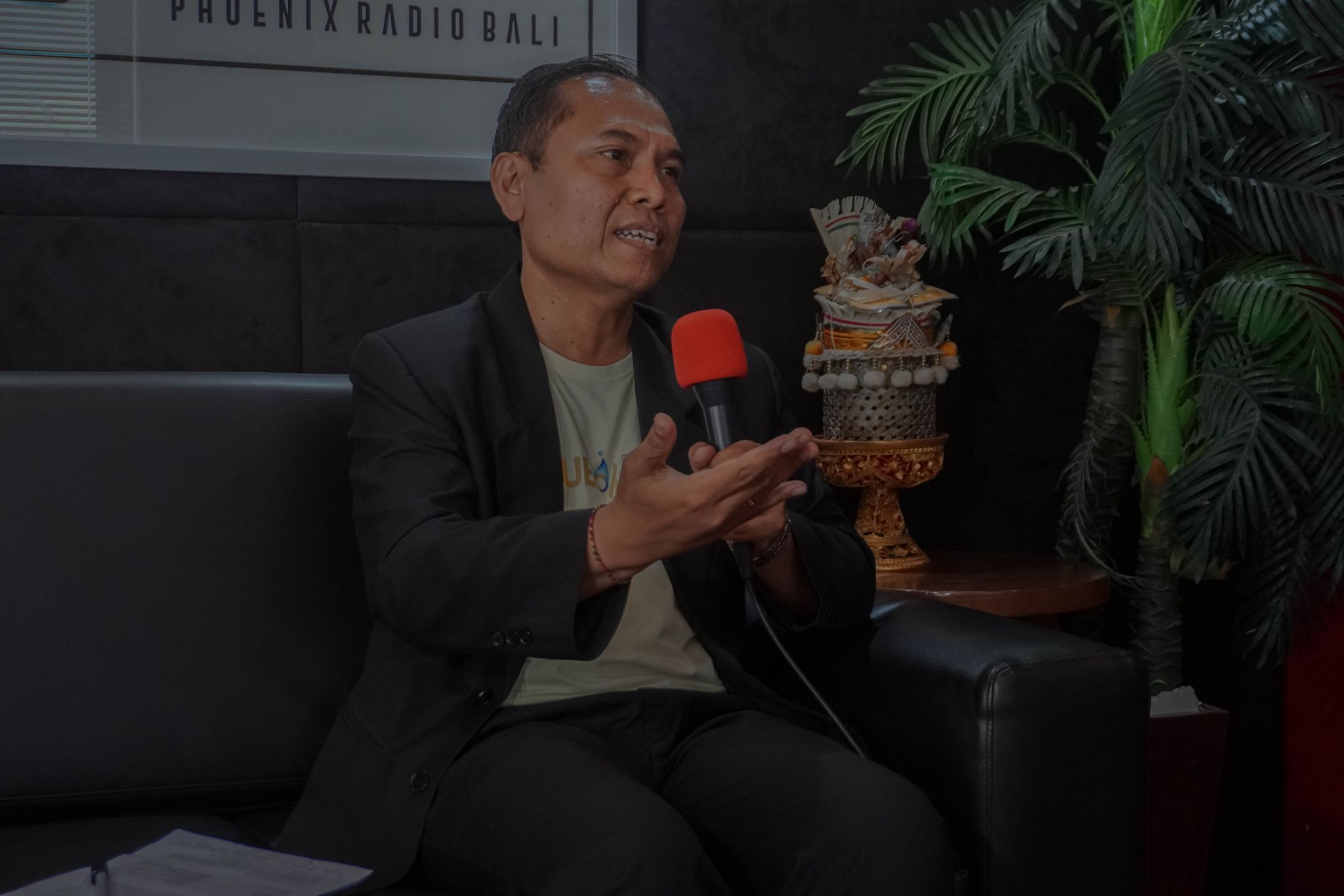Keseruan live talkshow hari ini di Radio Phoenix 91.00 FM Bali.